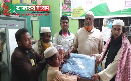 মাদরাসার ছাত্রদের মাঝে কম্বল বিতরণ 