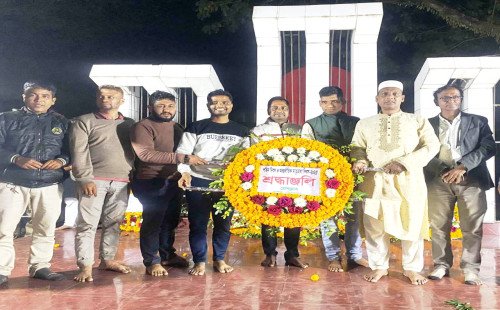 একুশের প্রথম প্রহরে ভাষা শহিদদের প্রতি কমলগঞ্জ প্রেসক্লাবের শ্রদ্ধা নিবেদন 