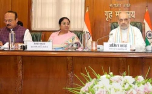 ভারতে অবৈধ বাংলাদেশী ও রোহিঙ্গাদের নিজ দেশে ফেরত পাঠানোর নির্দেশ অমিত শাহের 