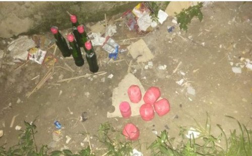 সাঁথিয়ায় আ.লীগের গোপন মিটিং,  ঘটনাস্থল  থেকে ৬টা  ককটেল ও ৫ টা পেট্রোল বোমা উদ্ধার 