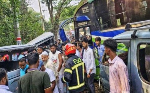 চট্টগ্রামের লোহাগাড়ায় বাস ও মাইক্রোবাস সংঘর্ষ: নিহত ১০ 