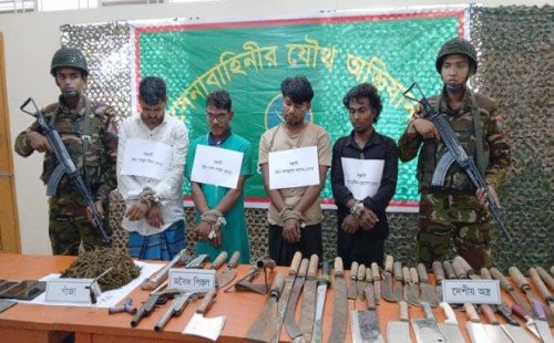 চট্টগ্রামের বোয়ালখালীতে অস্ত্র-মাদকসহ আটক ৪ 