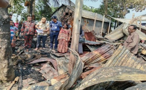 অষ্টগ্রামে ১৩ পরিবারের বসতঘর পুড়ে ছাই 