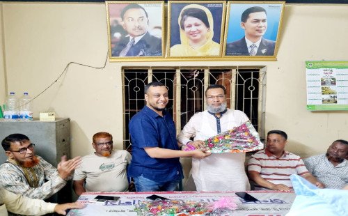 সাপাহারে নবনির্বাচিত বিএনপি নেতাদের ফুলেল  শুভেচ্ছা জানালেন কেন্দ্রীয় যুবদল নেতা মাহমুদুস সালেহীন 