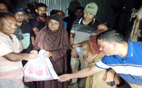 উপজেলা প্রশাসনের সহায়তা পেল আগুনে ক্ষতিগ্রস্ত ১৩ পরিবার 