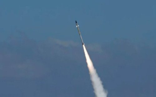 সাতসকালে ইয়েমেন থেকে ইসরায়েলে ক্ষেপণাস্ত্র হামলা:প্রধান বিমানবন্দর বন্ধ 