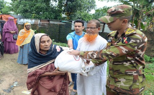 খাগড়াছড়ি ‎পানছড়িতে পবিত্র ঈদ-উল-আযহা উপলক্ষ্যে সেনাবাহিনীর ঈদ উপহার বিতরণ 