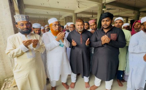 গফরগাঁওয়ে পাঁচবাগী (রহঃ) কবর জিয়ারত করলেন কেন্দ্রীয় ওলামাদল নেতা হাফেজ মাওলানা মাহমুদুল হাসান শামীম 