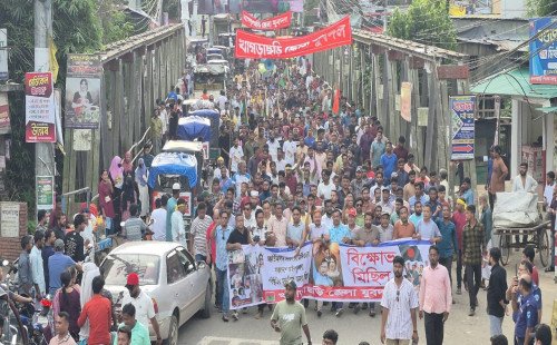 খাগড়াছড়িতে যুবদলের উত্তাল বিক্ষোভ: জিয়াউর রহমানের ছবি অবমাননা ও তারেক রহমানকে কটূক্তির প্রতিবাদে উত্তাল খাগড়াছড়ি 