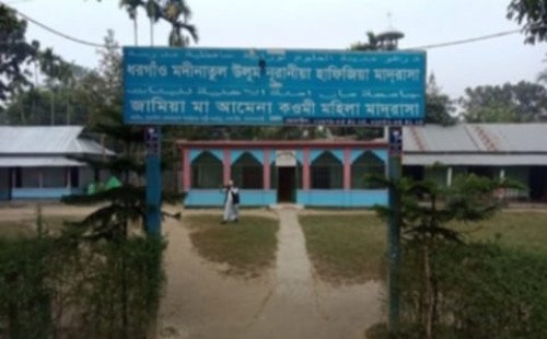 ময়মনসিংহে মাদরাসায় ফ্যান সংকটে ছাত্রীদের দুর্ভোগ, প্রতিদিনই জ্ঞান হারাচ্ছে কয়েকজন! 