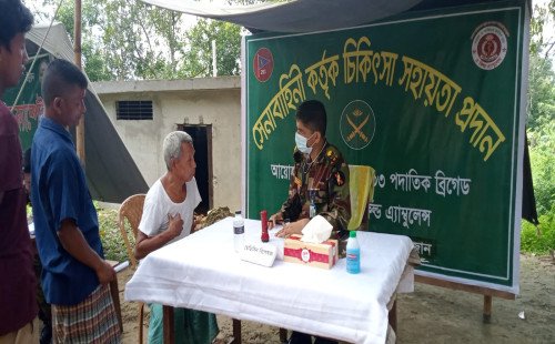 পানছড়িতে সেনাবাহিনীর বিনামূল্যে মেডিকেল ক্যাম্প