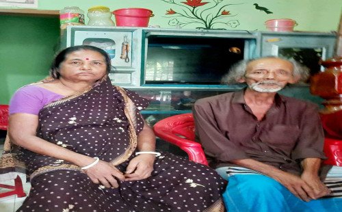 ৩৬ বছর ধরে তারা 'একঘরে' জীবনে 