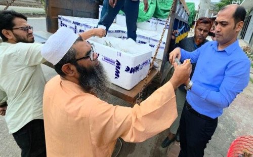 ভারতে দ্বিতীয় চালানে প্রায় ১৯ টন ইলিশ পৌঁছাল 