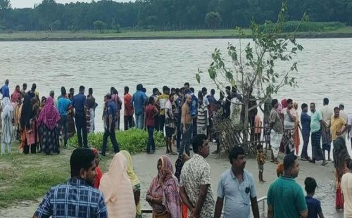 রাজশাহীর পদ্মায় নৌকাডুবি, মৃত এক। 