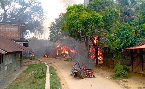 খাগড়াছড়িতে দুস্কৃতিকারীদের হামলায় নিহত ৩ , আহত সেনা-পুলিশ সহ ১৬ 