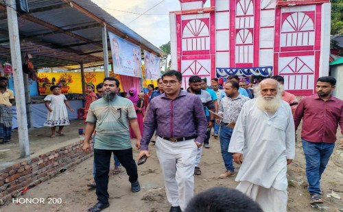 গফরগাঁও পৌরশহরে পূঁজা মন্ডপ পরিদর্শনে ইউএনও 