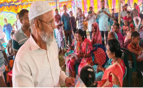 সাপাহারে বিএনপির মনোনয়ন প্রত্যাশী মোস্তাফিজুর রহমানের দুর্গাপূজা মন্ডপ পরিদর্শন 