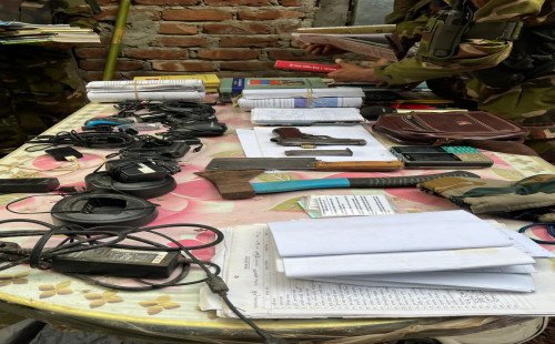 ইউপিডিএফ এর আস্তানায় সেনা অভিযান অস্ত্র ও গোলাবারুদ  উদ্ধার। 