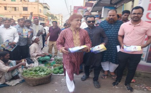 গফরগাঁওয়ে ৩১ দফা বাস্তবায়নে ফাতাহ খানের লিফলেট বিতরণ 