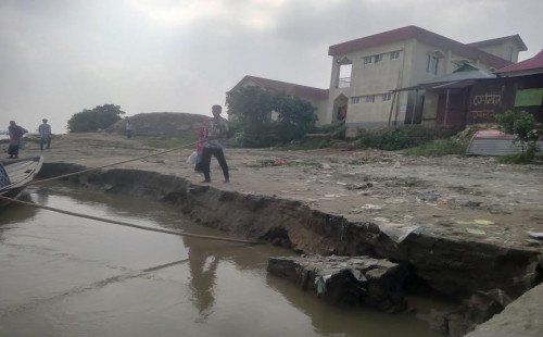 অষ্টগ্রামে গজিয়া খালে তীব্র ভাঙ্গন: হুমকীতে সরকারি স্থাপনা-বাজার-বসতভীটা 